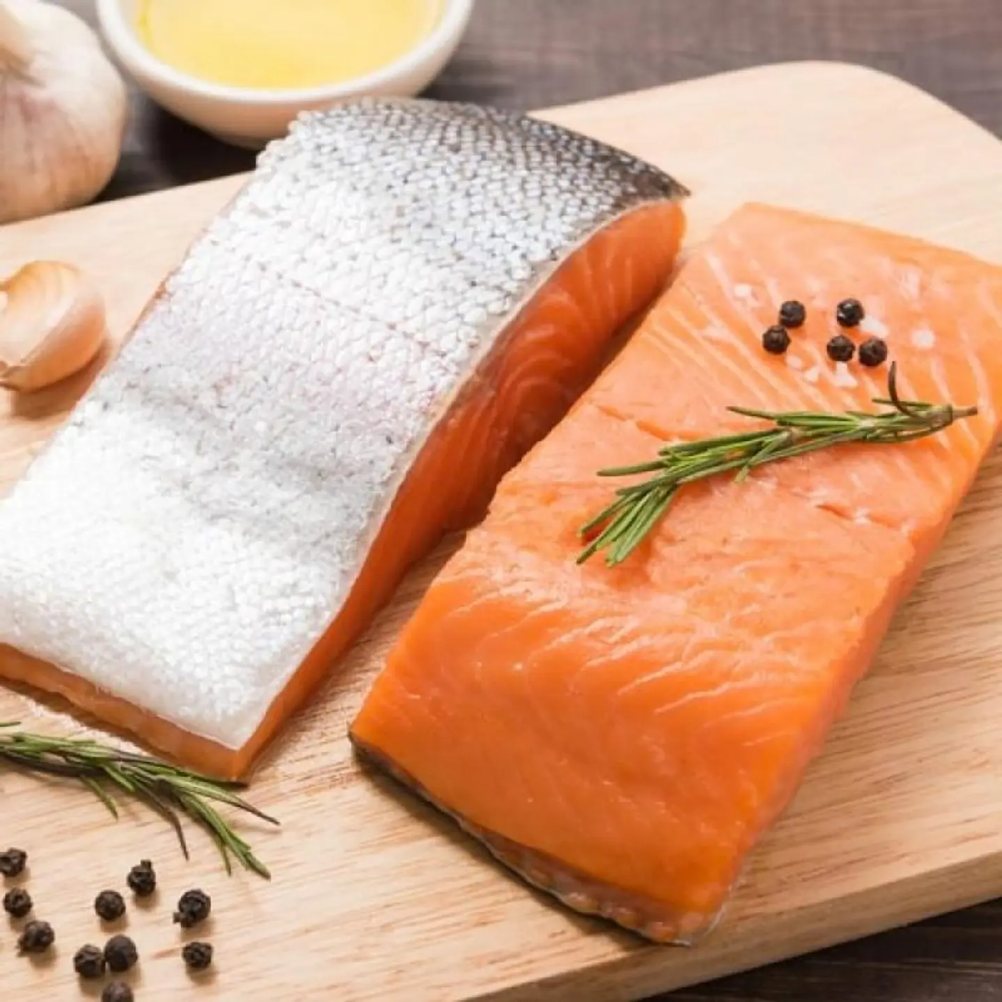 Salmón con Piel en Trozo KG
